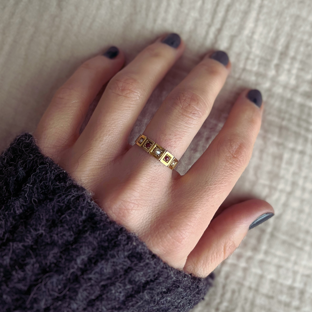 Antique Victorian 18ct Gold Garnet and Pearl Ring, Size O