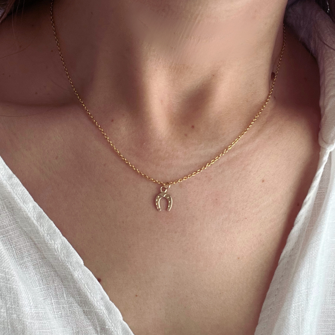 Vintage 9ct Gold Horseshoe Pendant with 18ct Gold Fine Cable Link Chain, 40cm Long