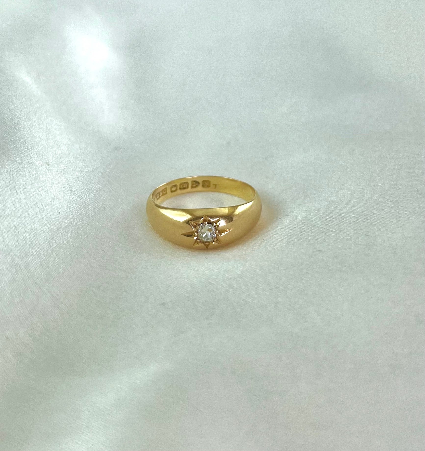 Antique Edwardian 18ct Gold Old Cut Diamond Gypsy Ring, 1913, Size N + 0.5. 18K