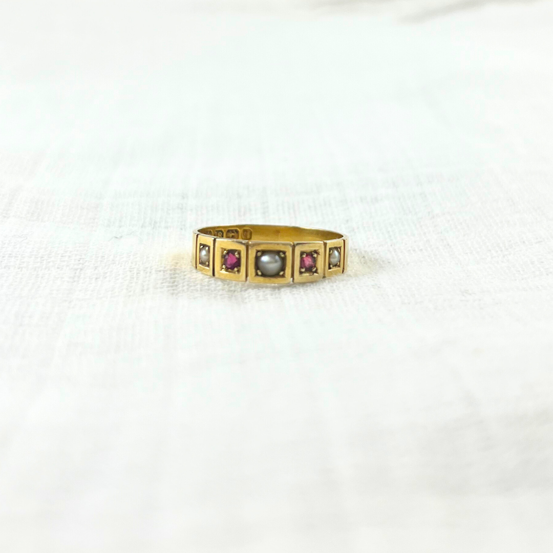 Antique Victorian 18ct Gold Garnet and Pearl Ring, Size O