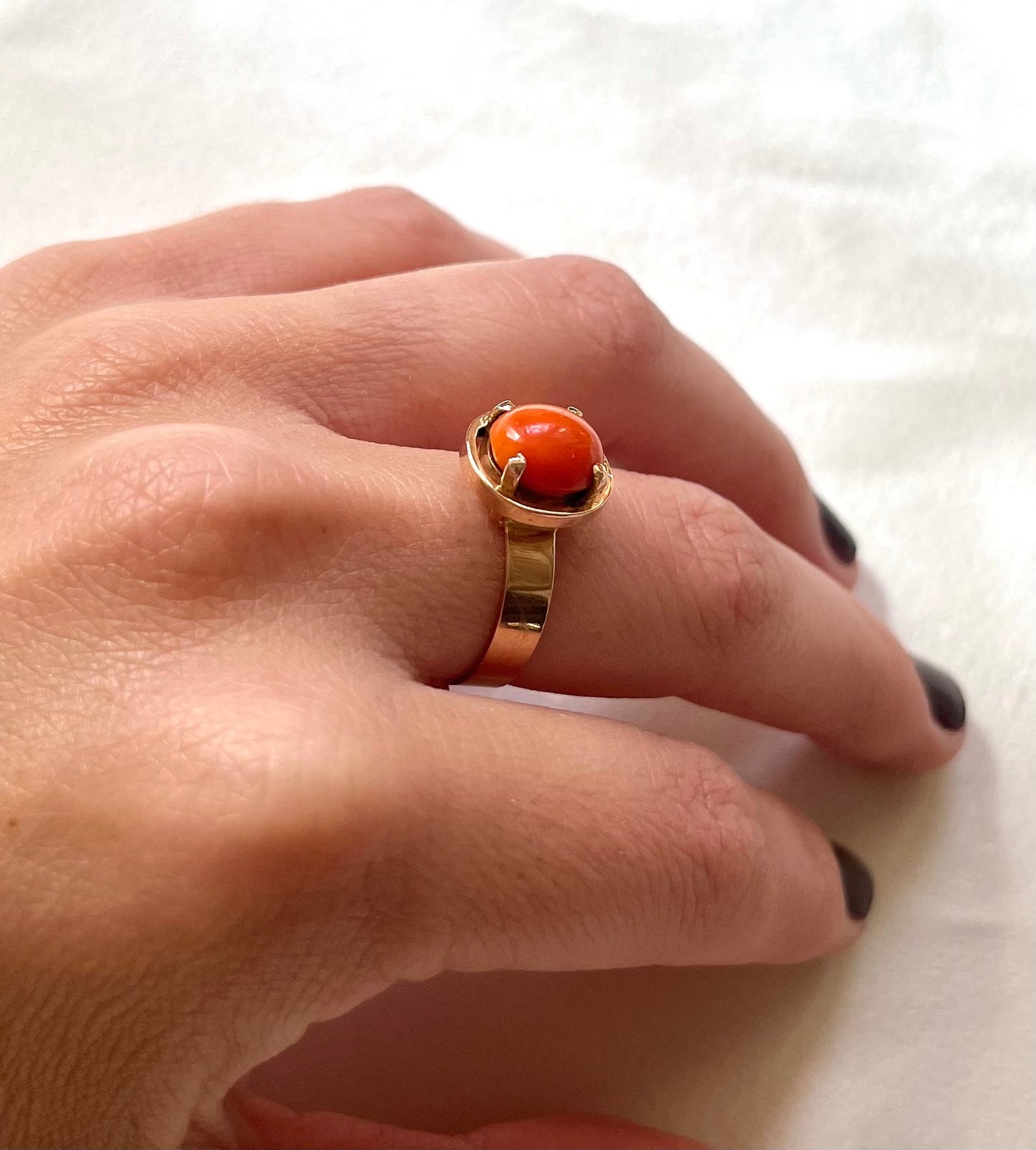 Rare Vintage 18ct Gold Egyptian Coral Cabochon Ring, Size Q