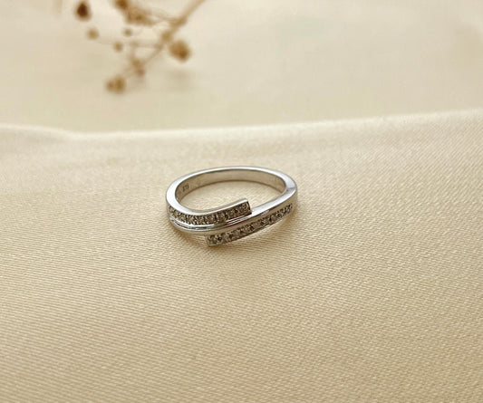 Vintage 9ct White Gold Diamond Twist Front Ring, Size M + 0.5 UK Eternity Ring or Wedding Band
