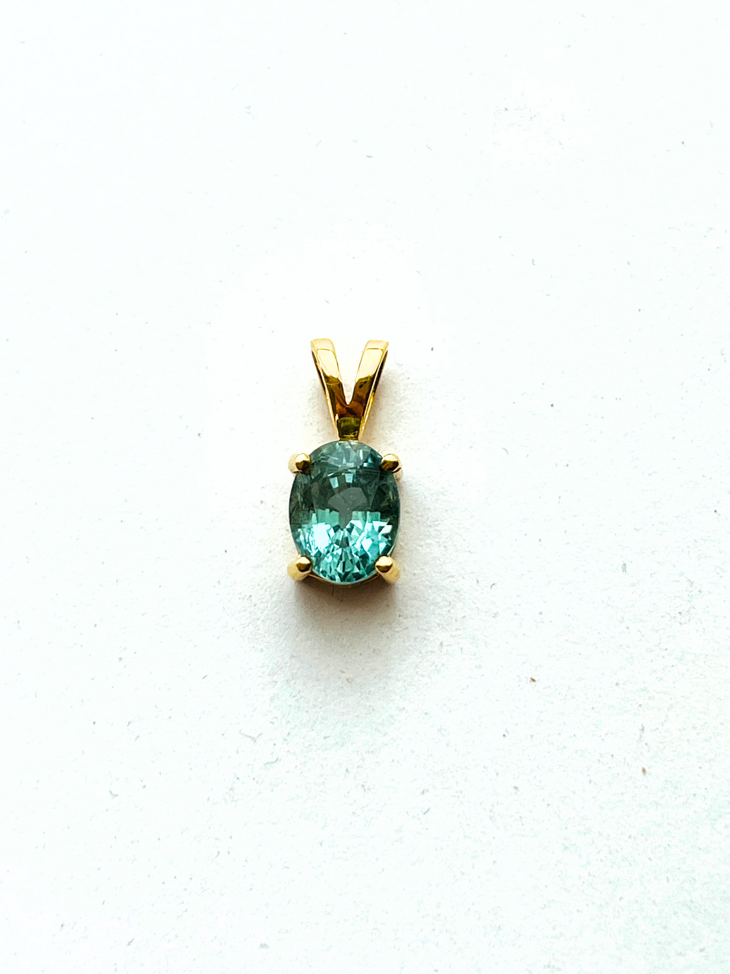18ct Gold Aquamarine Oval Pendant Vintage