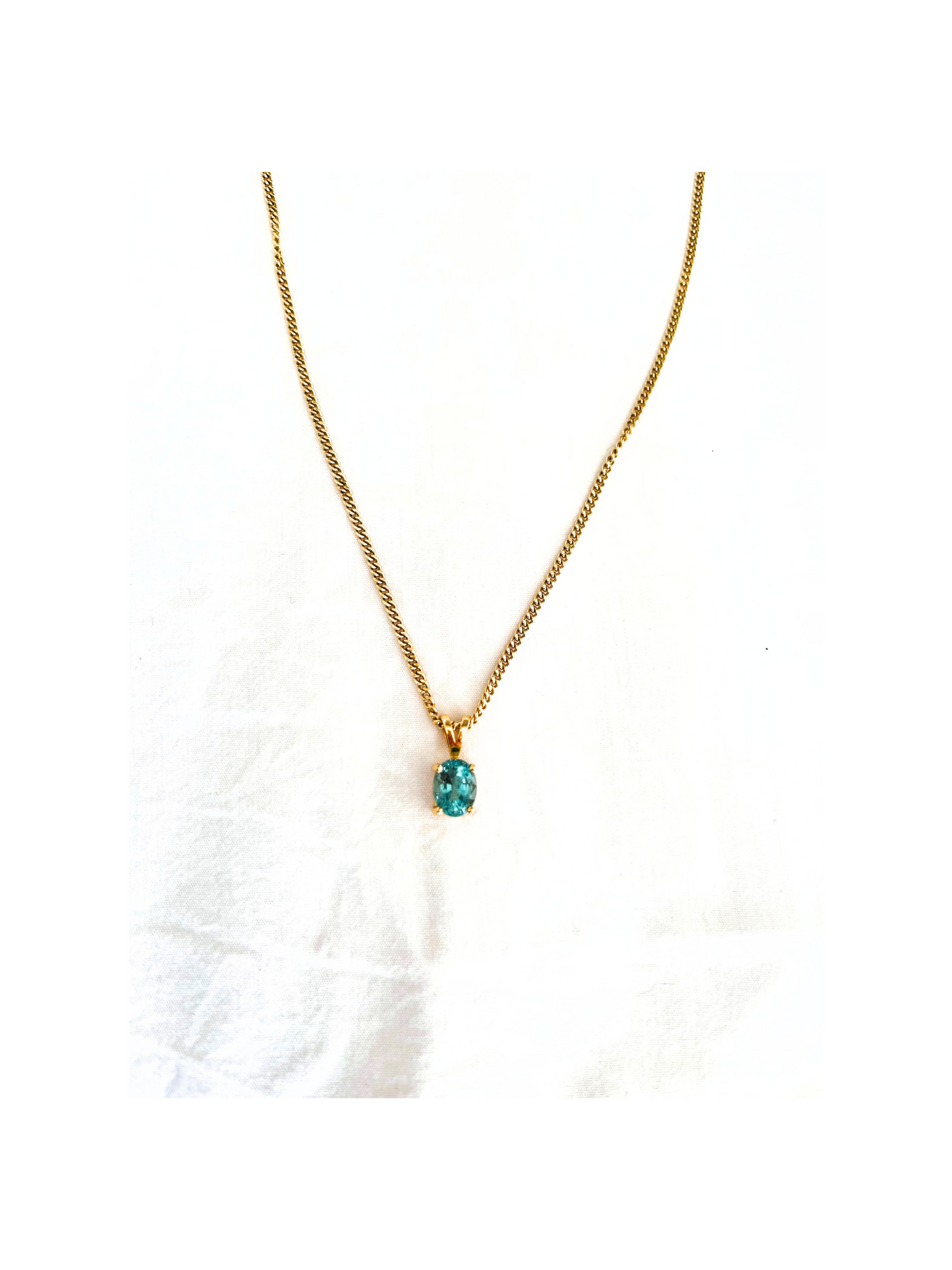 18ct Gold Aquamarine Oval Pendant Vintage