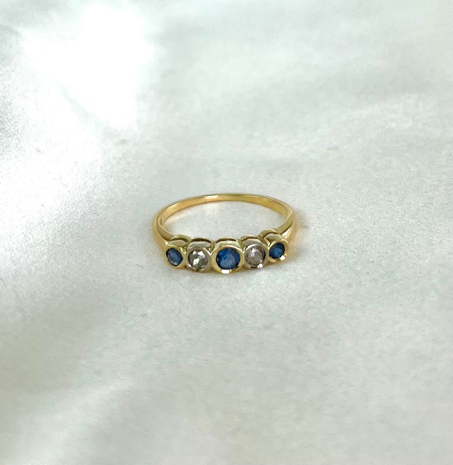 Vintage 18ct Yellow Gold 5 Stone Diamond and Sapphire Ring Size Q, Bezel Setting