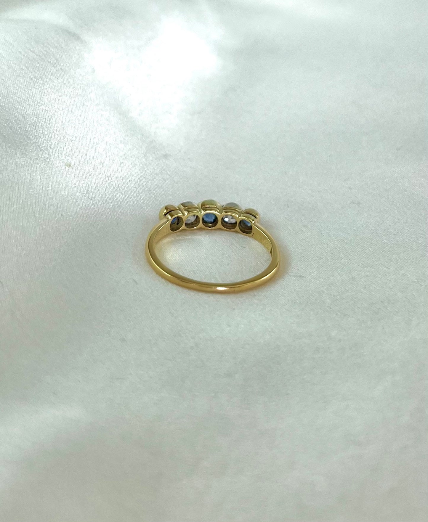 Vintage 18ct Yellow Gold 5 Stone Diamond and Sapphire Ring Size Q, Bezel Setting