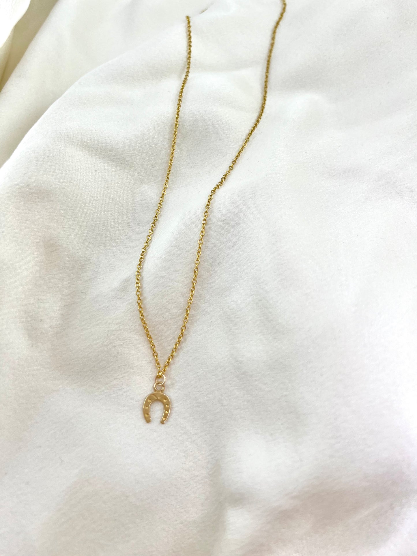 Vintage 9ct Gold Horseshoe Pendant with 18ct Gold Fine Cable Link Chain, 40cm Long
