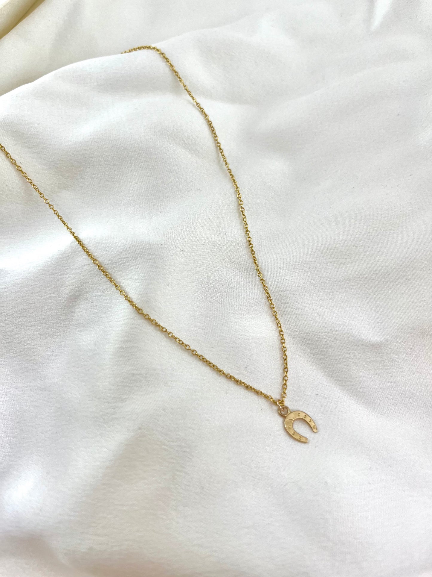 Vintage 9ct Gold Horseshoe Pendant with 18ct Gold Fine Cable Link Chain, 40cm Long