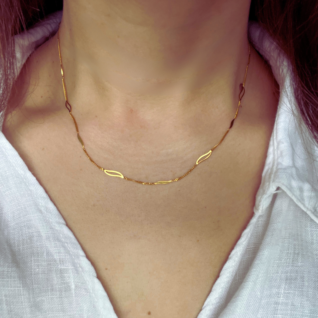 18ct Yellow Gold Vintage Delicate Curb Chain with Wave Pattern, 16 inches