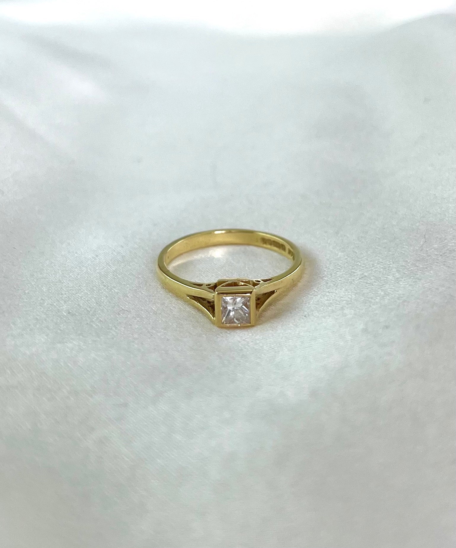 18ct Yellow Gold Princess Cut Diamond Ring Vintage, Size N
