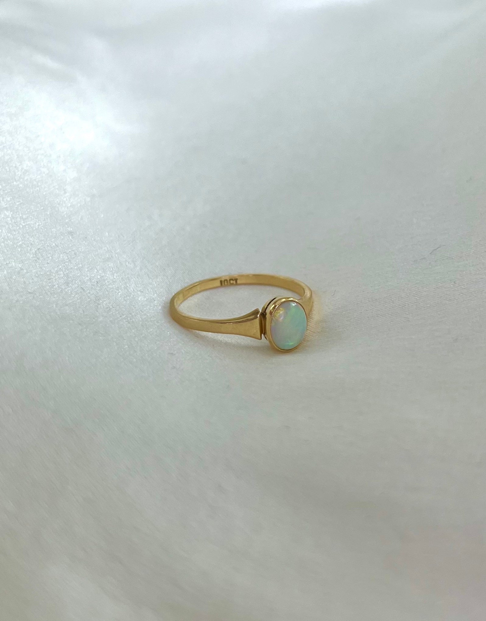 Vintage 18ct Yellow Gold Oval Opal Ring, Bezel Set Size O