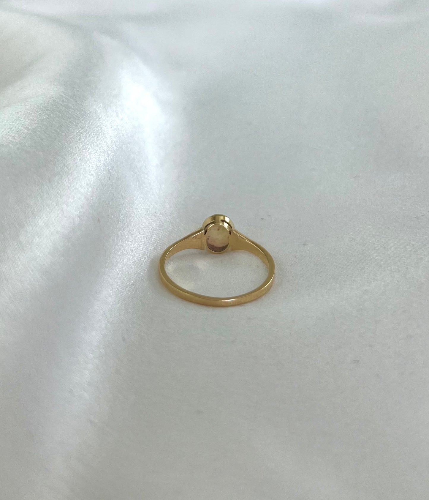 Vintage 18ct Yellow Gold Oval Opal Ring, Bezel Set Size O