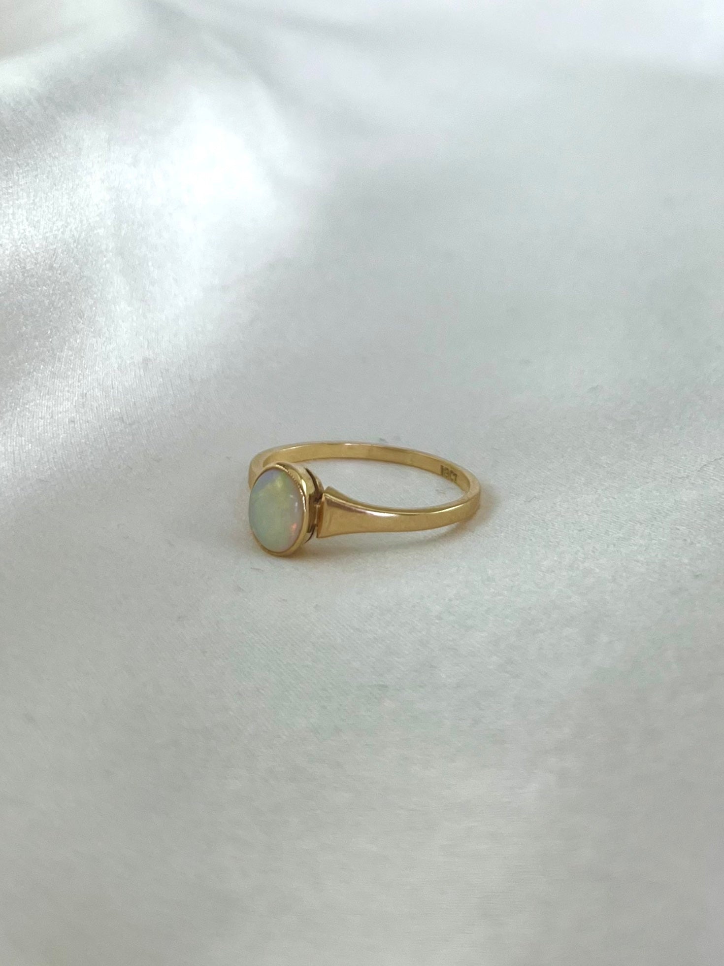 Vintage 18ct Yellow Gold Oval Opal Ring, Bezel Set Size O