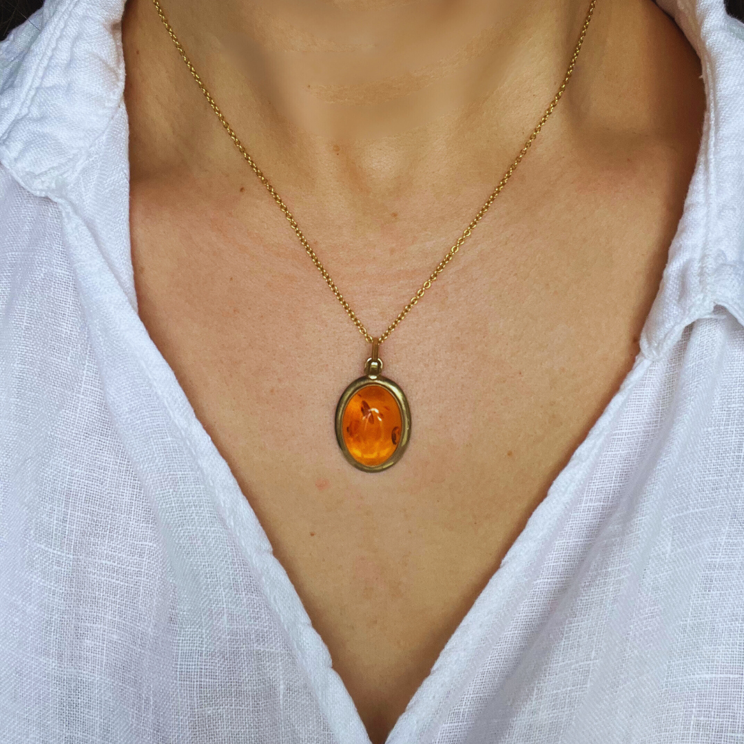 Vintage 9ct Gold Amber Oval Cabochon Pendant Nacklace with Gold Chain