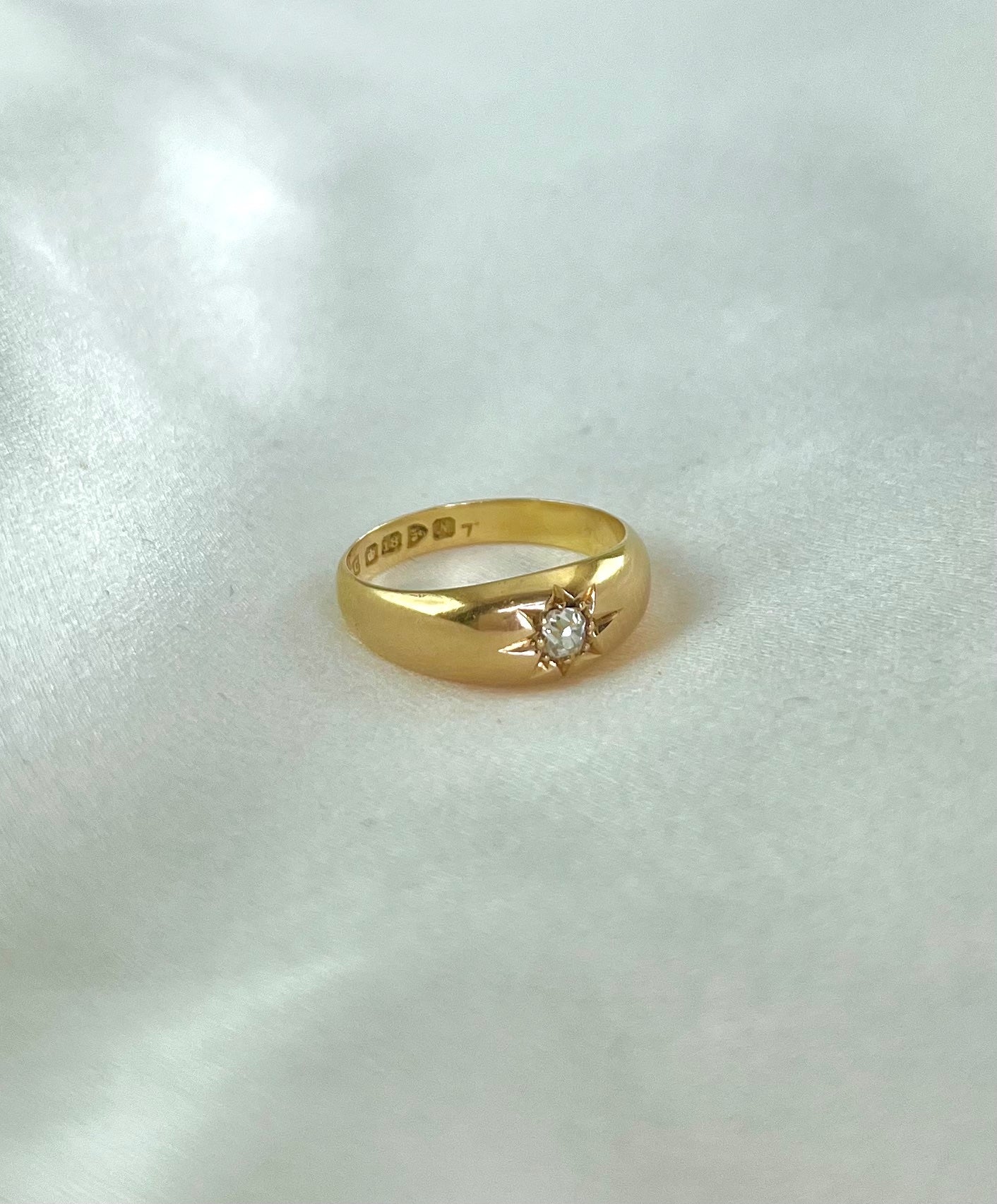 Antique Edwardian 18ct Gold Old Cut Diamond Gypsy Ring, 1913, Size N + 0.5. 18K