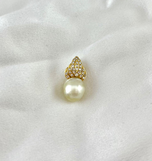 Vintage 18ct Gold Diamond and Freshwater Pearl Pendant